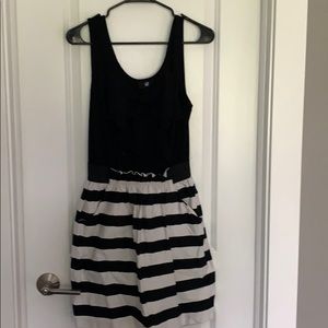 Short dress with pockets